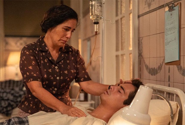 Gloria Pires e Danilo Mesquita em cena de Éramos Seis (Foto: Victor Pollak/TV Globo) Gloria Pires e Danilo Mesquita em cena de Éramos Seis (Foto: Victor Pollak/TV Globo)