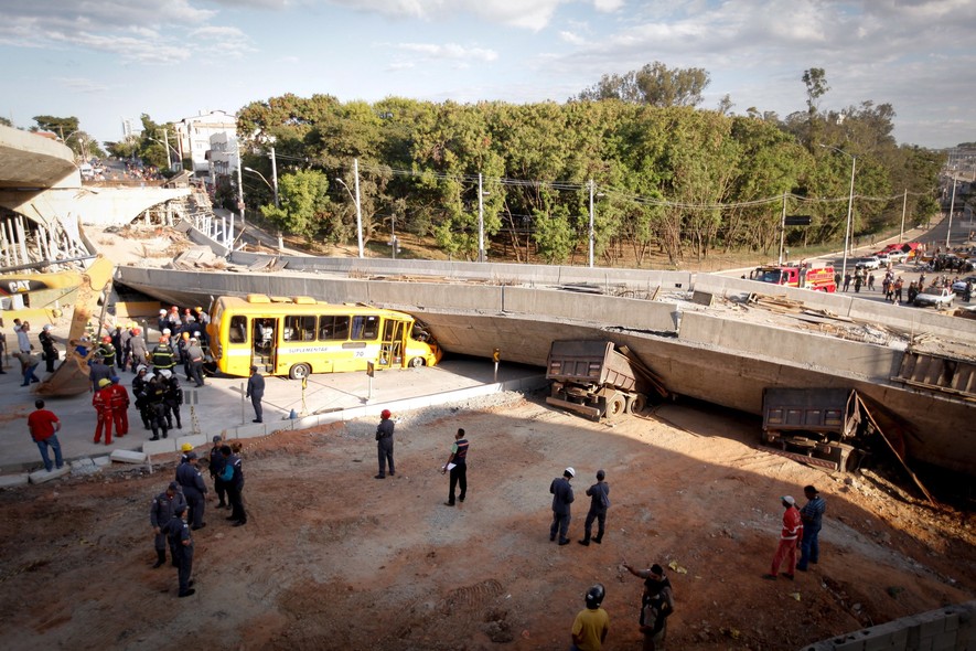 Viaduto desaba em Belo Horizonte
