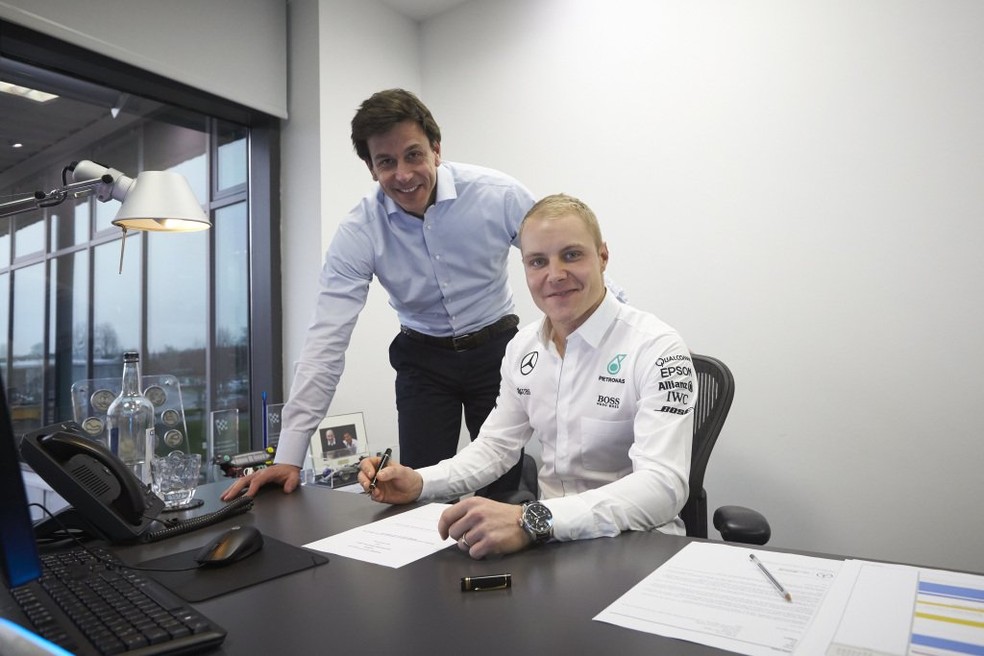Toto Wolff com Valtteri Bottas, Mercedes, Fórmula 1 (Foto: Reprodução)