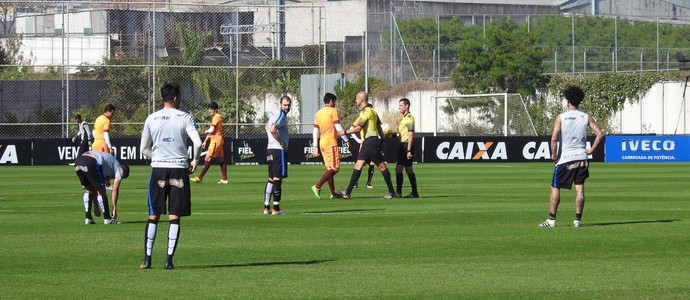 Marlone sai do banco em jogo-treino e define vitória por 3 a 1 no CT