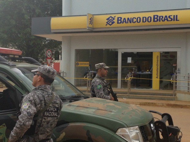 G Bandidos Invadem Ag Ncia Banc Ria E Fazem Ref Ns Em Machadinho D