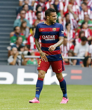 Daniel Alves lesão coxa (Foto: Miguel Ruiz / Barcelona)