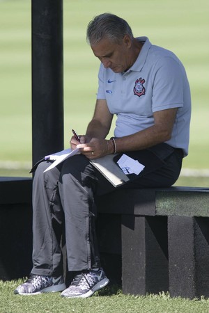 Mesmo com boa fase de Rodriguinho, Timão ainda quer contratar outro meia