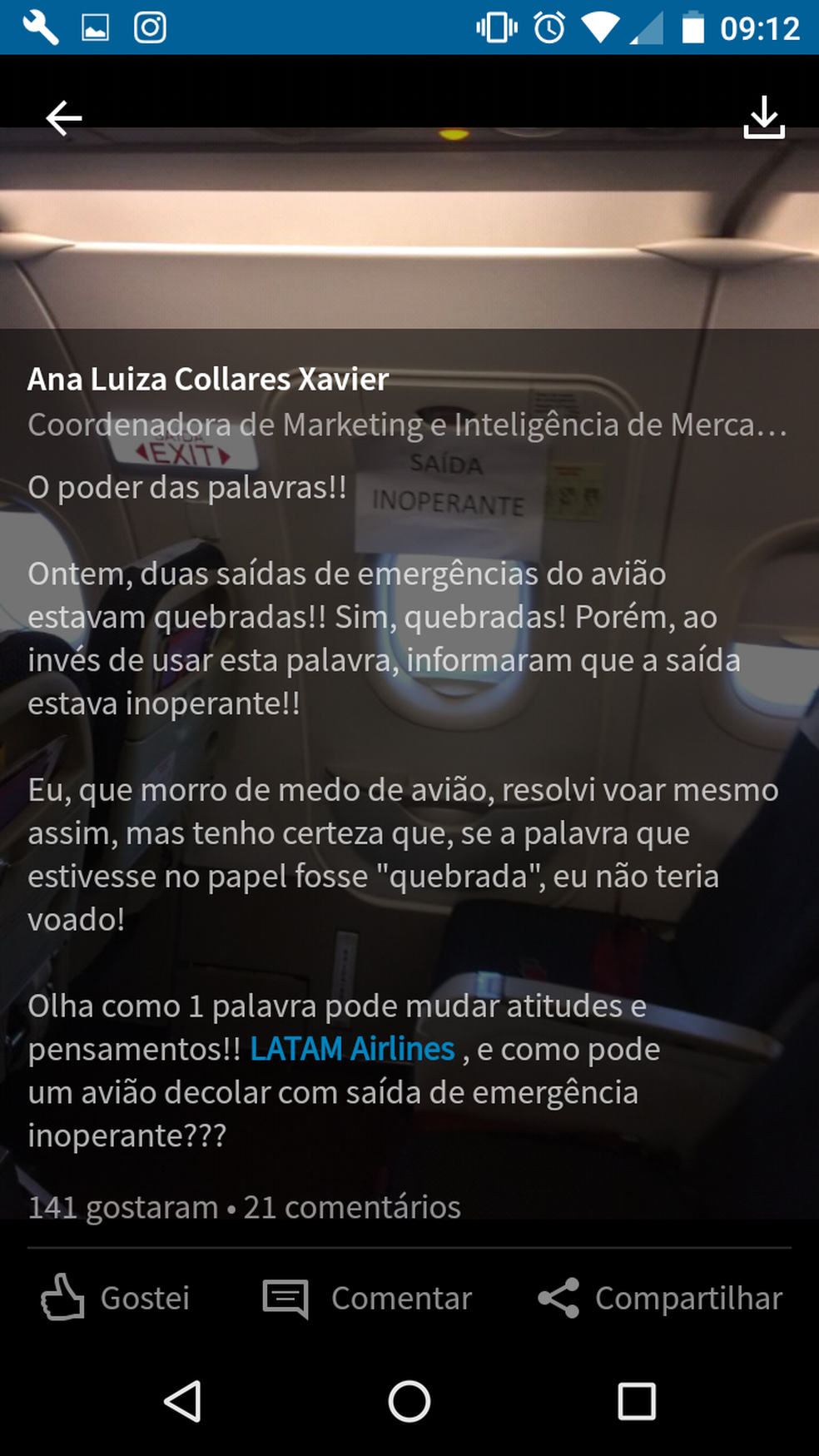 Ana postou em rede social reclamação de que duas saídas de emergência de voo da Latam estavam quebradas (Foto: Perfil de Ana Luiza Xavier no LinkedIn/reprodução)