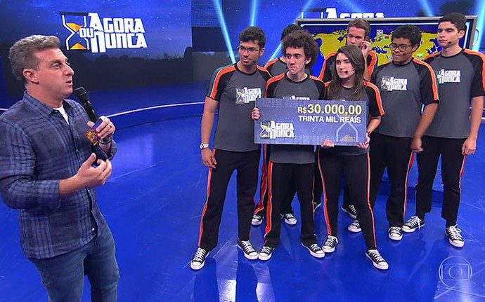 Grupo de estudantes ganha R$30 mil para participar de competição internacional (Foto: TV Globo)