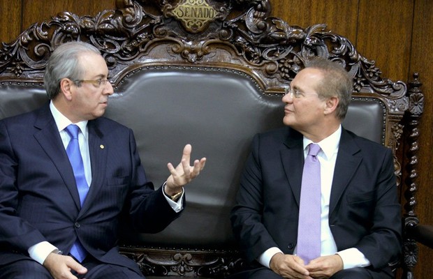 Renan Calheiros recebe de Eduardo Cunha o processo de impeachment da presidente Dilma Rousseff (Foto: Jefferson Rudy/Agência Senado)