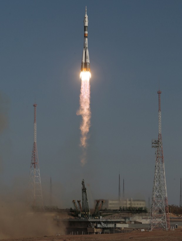 O foguete Soyuz-FG foi lançado para levar a nave espacial Soyuz TMA-06M à Estação Espacial Internacional (Foto: AP Photo/Mikhail Metzel)