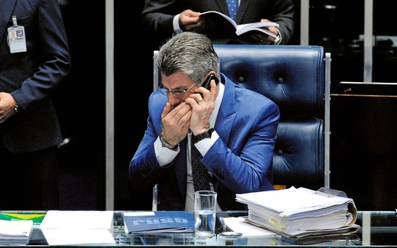 O senador e ex-ministro Romero Jucá no Senado.Ele insiste em participar da gestão  econômica (Foto: Edilson Rodrigues/Agência Senado)