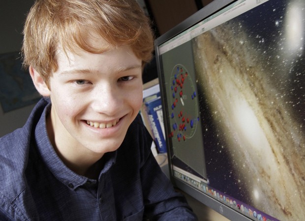 Estudante francês Neil Ibata, de 15 anos, participou de pesquisa de astrofísica publicada pela 'Nature' (Foto: Jean-Marc Loos/Reuters)