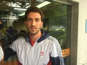 O argentino Andrés Fiorini, 25 anos, e outros seis turistas foram roubados dentro de um hostel na Zona Sul do Rio (Foto: Mariana Cardoso/G1) O argentino Andrés Fiorini, 25 anos, e outros seis turistas foram roubados dentro de um hostel na Zona Sul do Rio (Foto: Mariana Cardoso/G1)