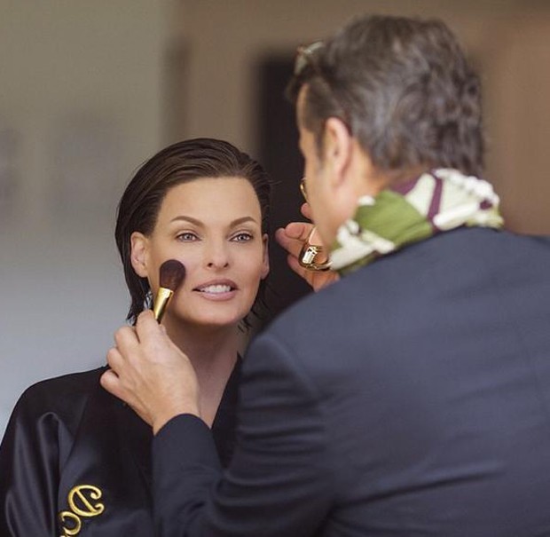 Linda Evangelista na campanha da Dolce &amp; Gabanna, de 2015  (Foto: Reprodução)