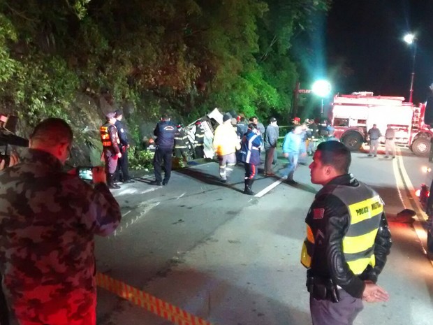 Ao menos 10 pessoas morreram em acidente na Mogi-Bertioga (Foto: Jamile Santana / G1)