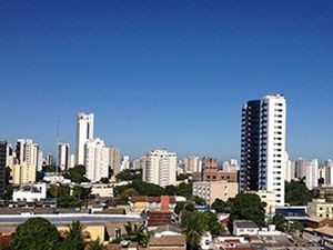 Cuiabá amanheceu com céu aberto (Foto: Iara Vilela / G1)