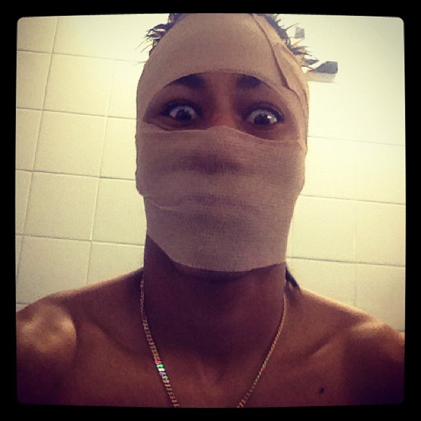 Neymar posta foto com rosto enfaixado (Foto: Reprodução/Instagram)