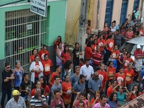 Moradores ocupam frente da câmara (Foto: Tássio Andrade/G1) Moradores ocupam frente da câmara (Foto: Tássio Andrade/G1)