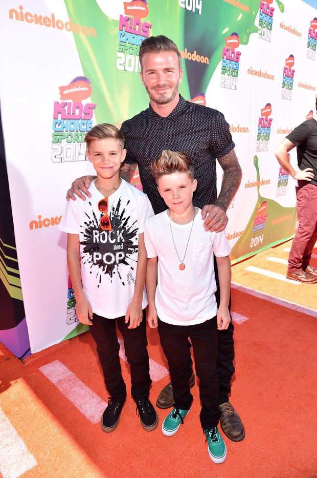 David Beckham e os filhos Romeo James Beckham e Cruz David Beckham em prêmio em Los Angeles, nos Estados Unidos (Foto: Alberto E. Rodriguez/ Getty Images/ AFP)