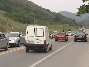 Rodovia Rio-Santos no litoral norte (Foto: Reprodução/TV Vanguarda)