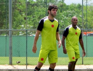 juninho Pernambucano vasco treino (Foto: Gustavo Rotstein)