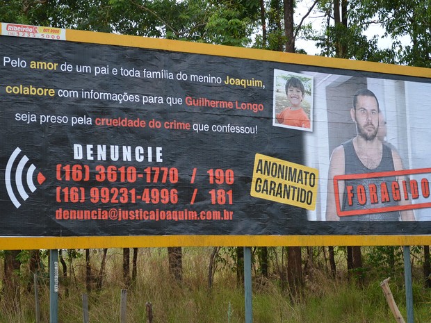 Outdoor instalado na Avenida Paschoal Innechi em Ribeiro Preto (Foto: Gustavo Tonetto/G1)