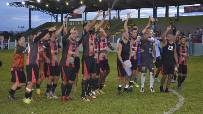 Real Ariquemes comemora  vitória e liderança (Foto: Jeferson Guedes)