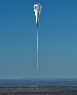 Cápsula que levou piloto à estratosfera (Foto: Red Bull, Predrag Vuckovic/AP)