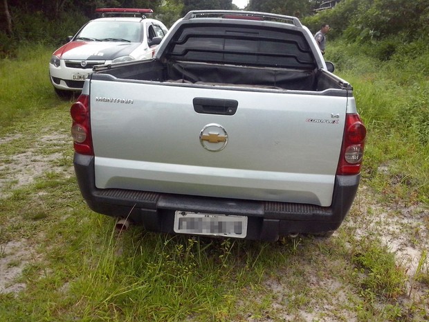 Carro de uma das vítimas foi localizado pela PM de Itanhaém com suspeitos (Foto: G1)
