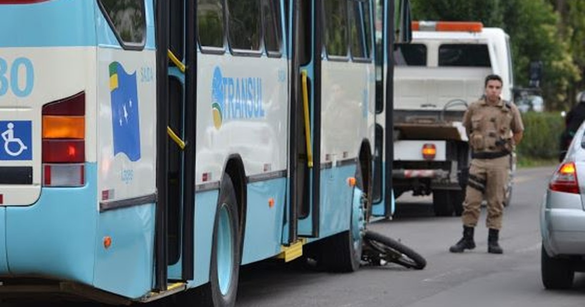 G1 Homem morre em acidente entre moto e ônibus em Lages, em SC notícias em Santa Catarina G1 Homem morre em acidente entre moto e ônibus em Lages, em SC notícias em Santa Catarina