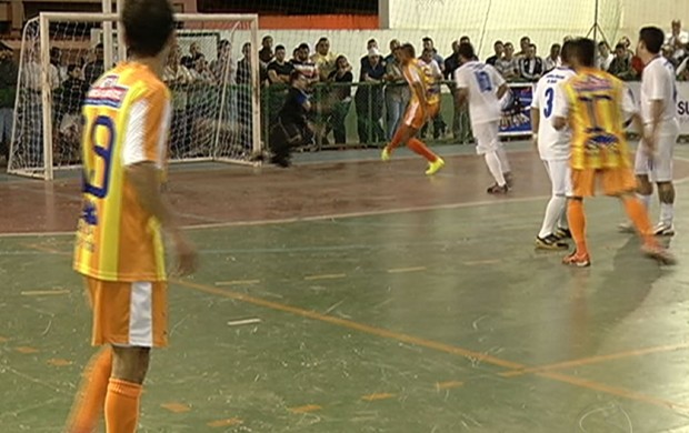 Mendes x Piraí no ginásio Nícola Sandôra pela Copa Rio Sul de Futsal -  16/05/2013 (Foto: Reprodução/TV Rio Sul)