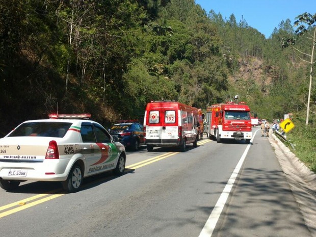 Acidente aconteceu no km 45 da BR-282 em Águas Mornas (Foto: Bruno Mauri/RBS TV)