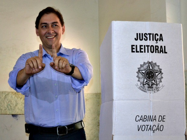 Alcides Bernal levou 10 segundos para votar (Foto: Hélder Rafael/G1 MS)