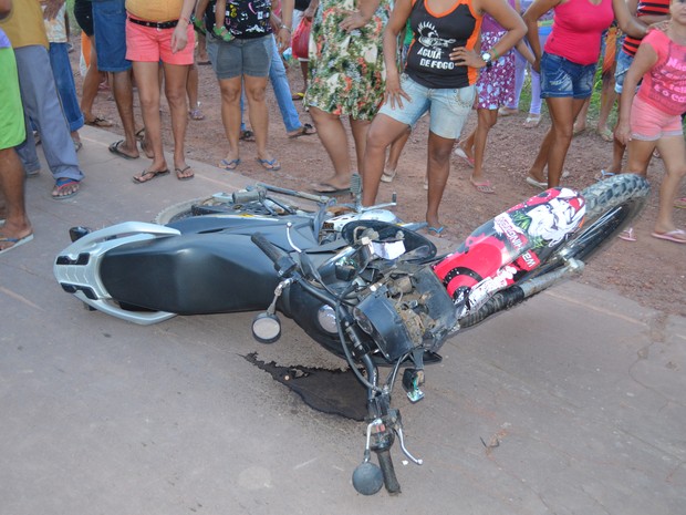 Luiz Gonzaga morreu na hora, com a força do impacto contra a moto (Foto: Joab Ferreira/G1) Luiz Gonzaga morreu na hora, com a força do impacto contra a moto (Foto: Joab Ferreira/G1)