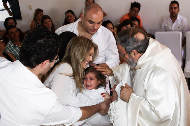 Pedro Leonardo batiza filha (Foto: Manuela Scarpa/Foto Rio News)