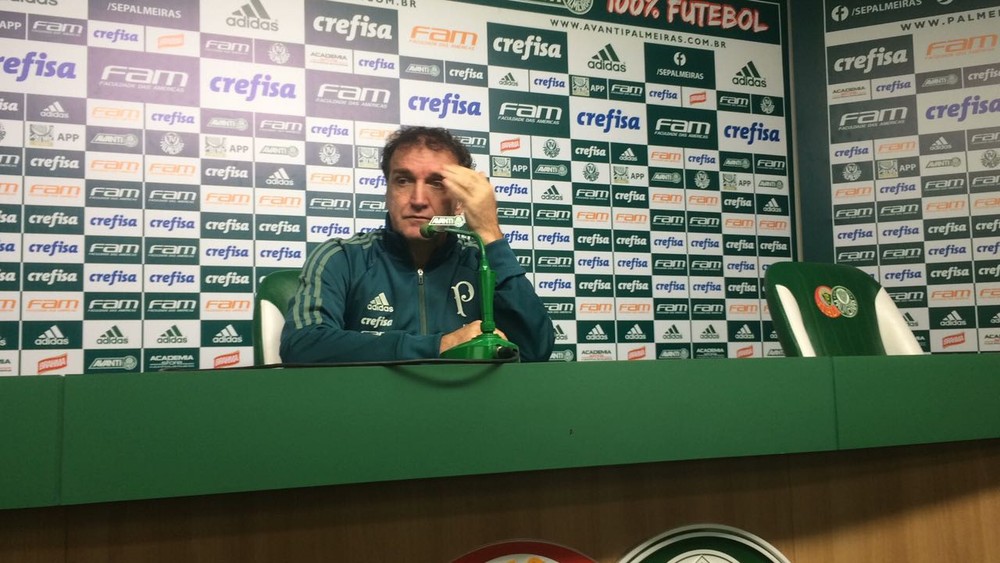  Apesar de conversas, Cuca diz 'não estar mais pensando' em Diego Souza