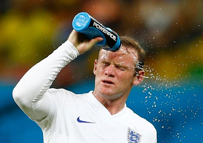 Wayne Rooney Inglaterra Calor Arena Amazônia (Foto: Agência Reuters)