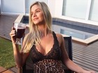 Andressa Suita dá 'bom dia' aos fãs com camisola sexy e ganha elogios