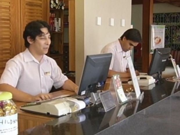 Inglês não exigido no hotel em Marília, mas é diferencial na promoção de funcionários.  (Foto: reprodução/TV Tem)