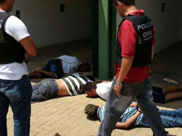 Homens e mulheres são presos em motel de Mossoró suspeitos de assaltos no RN (Foto: Carlos Adams/Inter TV Cabugi)