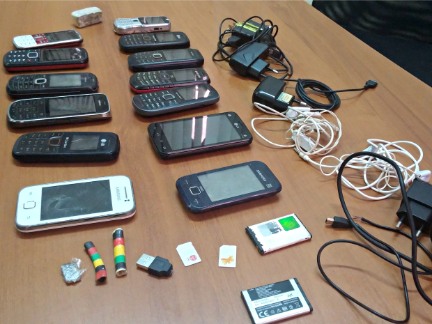 Em três meses, mais de 30 celulares são encontrados em Centro Socioeducativo no AC (Foto: Iryá Rodrigues/G1)