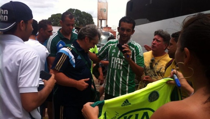 Palmeiras desembarca em Cuiabá (Foto: Bárbara Taques)