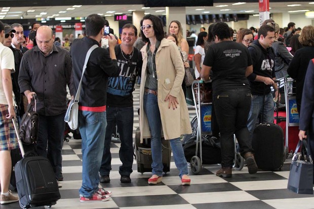 Fernanda Torres no aeroporto de Congonhas (Foto: Orlando Oliveira / AgNews)