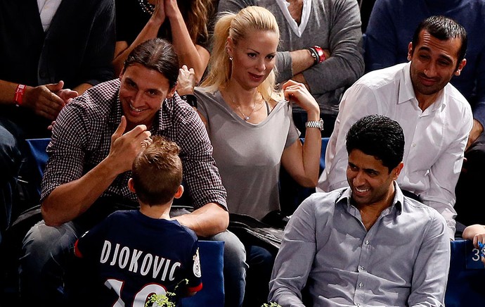 Ibrahimovic PSG assiste ao jogo de tênis entre Djokovic e Ferrer ao lado da esposa helena Seger (Foto: Agência AP) Ibrahimovic PSG assiste ao jogo de tênis entre Djokovic e Ferrer ao lado da esposa helena Seger (Foto: Agência AP)