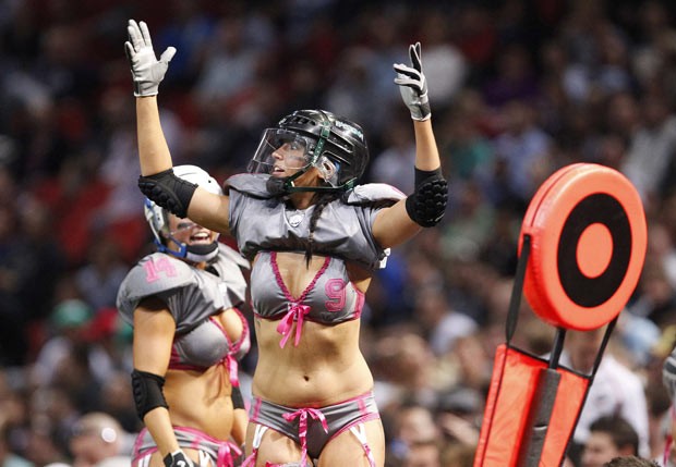 Austrália tem jogo-exibição de futebol americano de lingerie (Foto: Reuters)