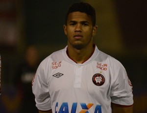 Léo, lateral-direito do Atlético-PR (Foto: Site oficial do Atlético-PR/Divulgação) Léo, lateral-direito do Atlético-PR (Foto: Site oficial do Atlético-PR/Divulgação)