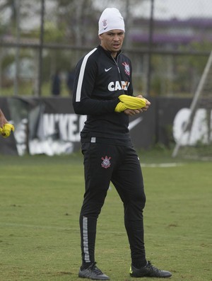 Luciano treina com elenco e reforça Timão em clássico contra o Santos