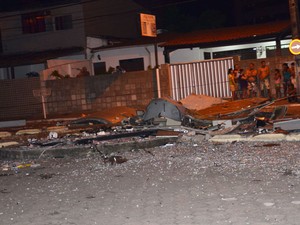 Central de autoatendimento bancário ficou destruída após explosão em João Pessoa (Foto: Walter Paparazzo/G1)