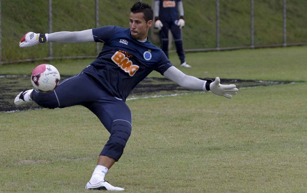 Fábio elogia o novo contratado do Cruzeiro (Foto: Washington Alves / Vipcomm)