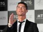 Cristiano Ronaldo aparece com o bronzeado em dia em evento no Japão
