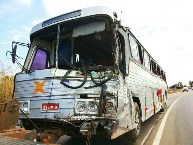 G1 Acidente Entre ônibus E Caminhão Deixa Mortos E Feridos Na Br 153