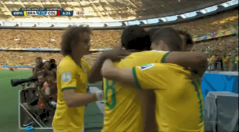Neymar leva escorregão em comemoração de gol do Brasil (Foto: Reprodução/TV Globo)