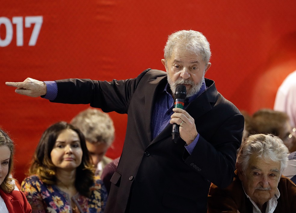 Defesa de Lula nega as acusações feitas pelo MPF; ele será interrogado em processo sobre triplex em Guarujá (SP) (Foto: André Penner/AP)